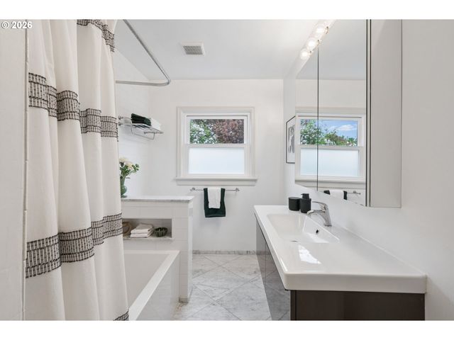 5816 Ne 24TH Ave, Portland, OR 97211