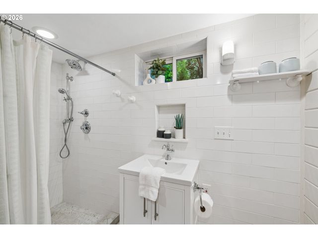 5816 Ne 24TH Ave, Portland, OR 97211