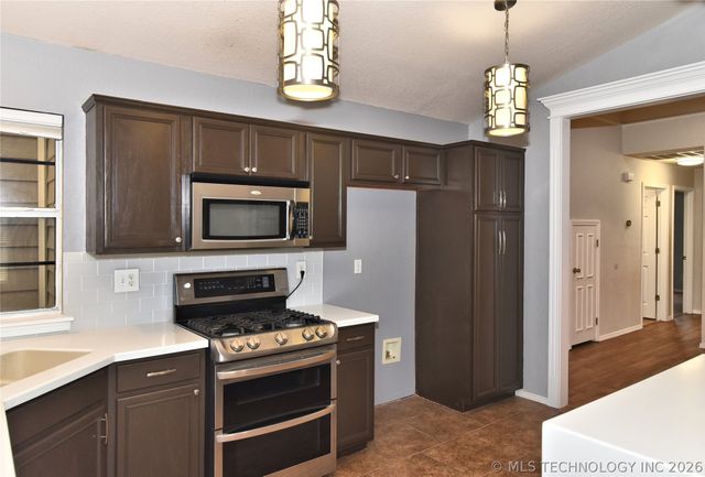 1105 N Hemlock Avenue, Broken Arrow, OK 74012