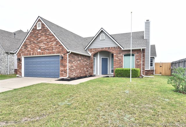 1105 N Hemlock Avenue, Broken Arrow, OK 74012