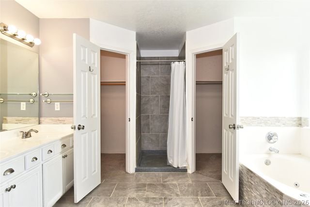 1105 N Hemlock Avenue, Broken Arrow, OK 74012