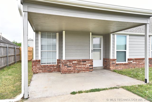 1105 N Hemlock Avenue, Broken Arrow, OK 74012