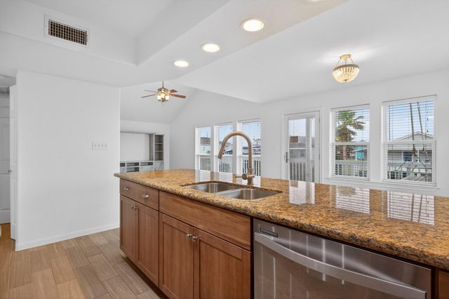4207 Reeves Drive, Galveston, TX 77554