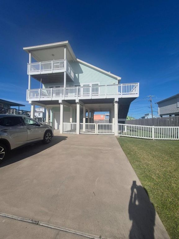 4207 Reeves Drive, Galveston, TX 77554