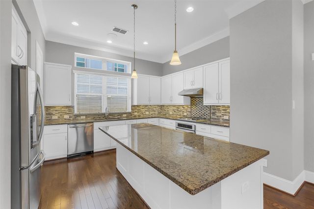 714 N Shepherd Drive, Houston, TX 77007