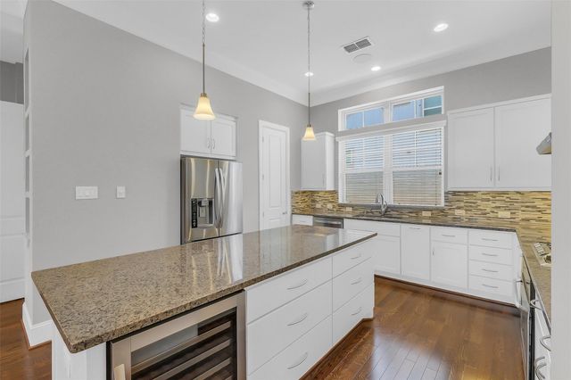 714 N Shepherd Drive, Houston, TX 77007