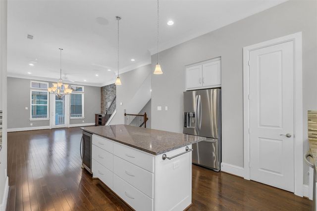 714 N Shepherd Drive, Houston, TX 77007