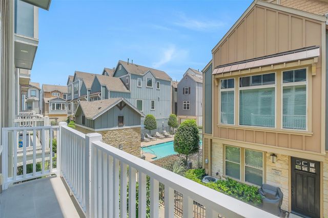 714 N Shepherd Drive, Houston, TX 77007