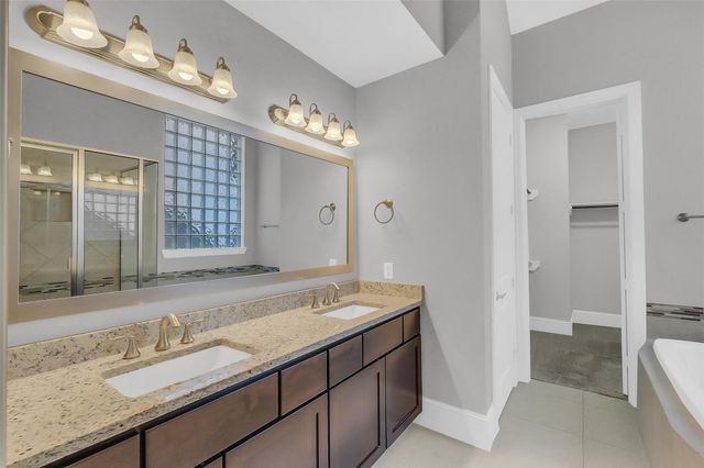 714 N Shepherd Drive, Houston, TX 77007
