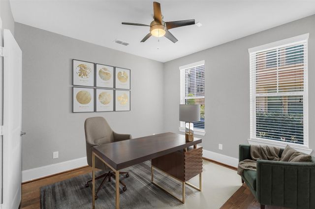 714 N Shepherd Drive, Houston, TX 77007
