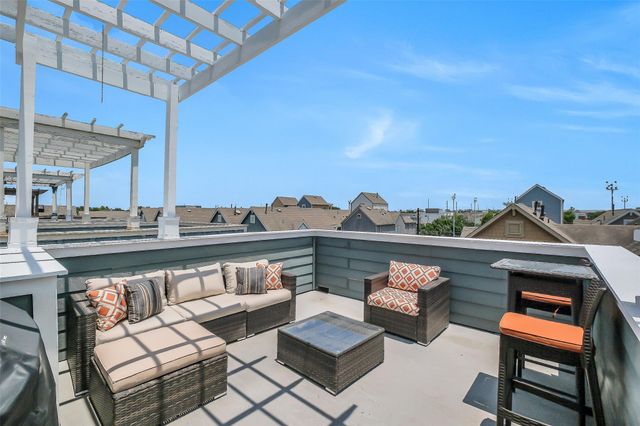 714 N Shepherd Drive, Houston, TX 77007