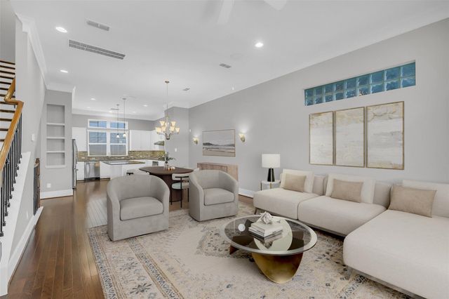714 N Shepherd Drive, Houston, TX 77007