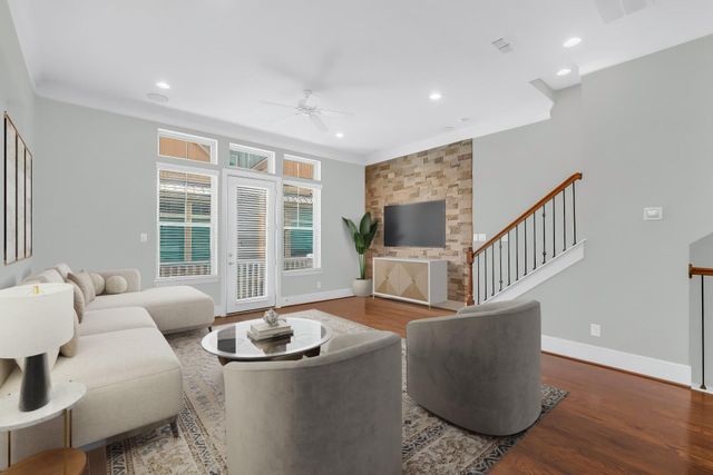 714 N Shepherd Drive, Houston, TX 77007