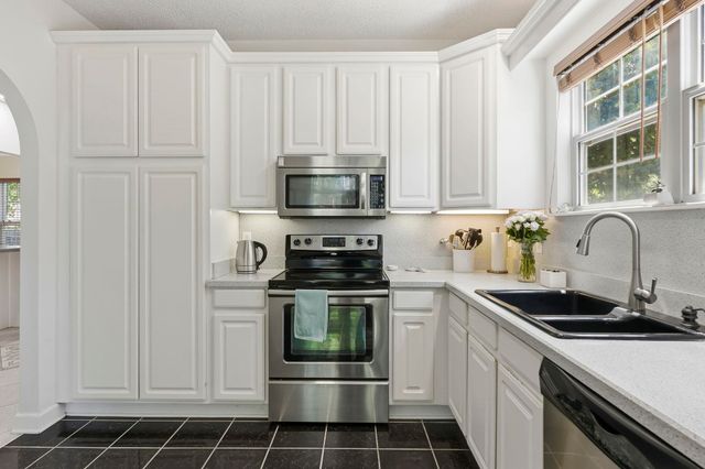 810 Brenda Pl., Myrtle Beach, SC 29577
