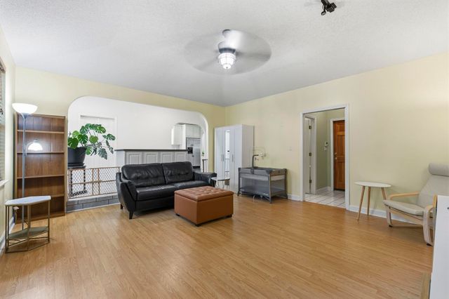 810 Brenda Pl., Myrtle Beach, SC 29577