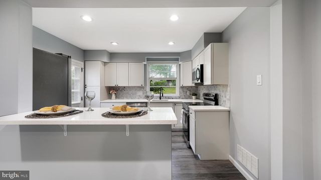 687 BRISTOL, Southampton, PA 18966
