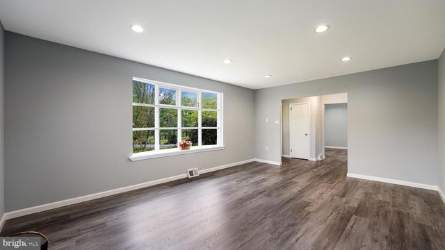 687 BRISTOL, Southampton, PA 18966