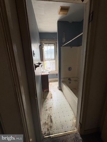 633 YORK ST, York, PA 17403