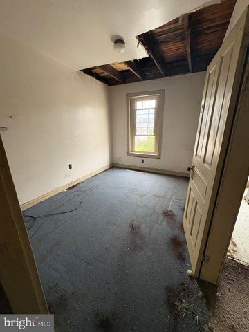 633 YORK ST, York, PA 17403