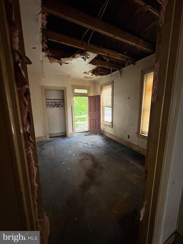 633 YORK ST, York, PA 17403