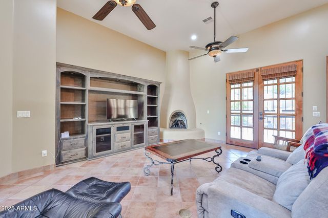 18329 W SANTA ALBERTA Lane, Goodyear, AZ 85338