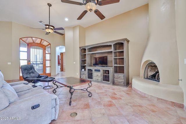 18329 W SANTA ALBERTA Lane, Goodyear, AZ 85338