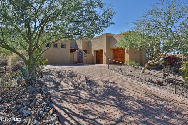 18329 W SANTA ALBERTA Lane, Goodyear, AZ 85338