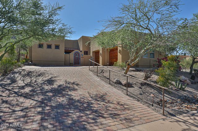 18329 W SANTA ALBERTA Lane, Goodyear, AZ 85338