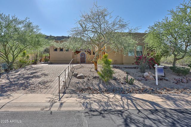 18329 W SANTA ALBERTA Lane, Goodyear, AZ 85338