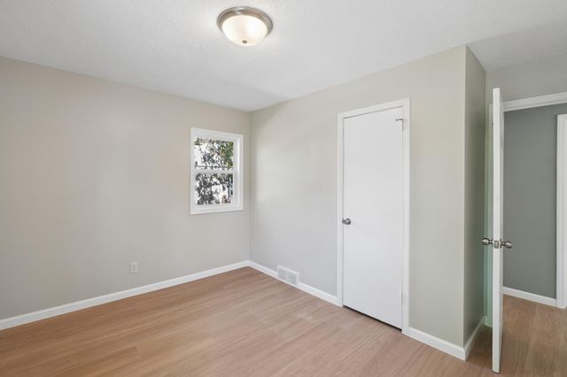 820 7th Avenue E, Shakopee, MN 55379