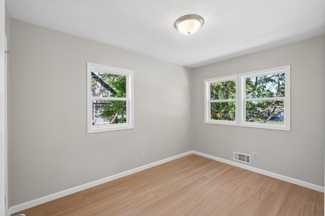 820 7th Avenue E, Shakopee, MN 55379