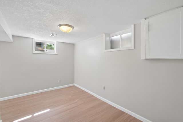 820 7th Avenue E, Shakopee, MN 55379