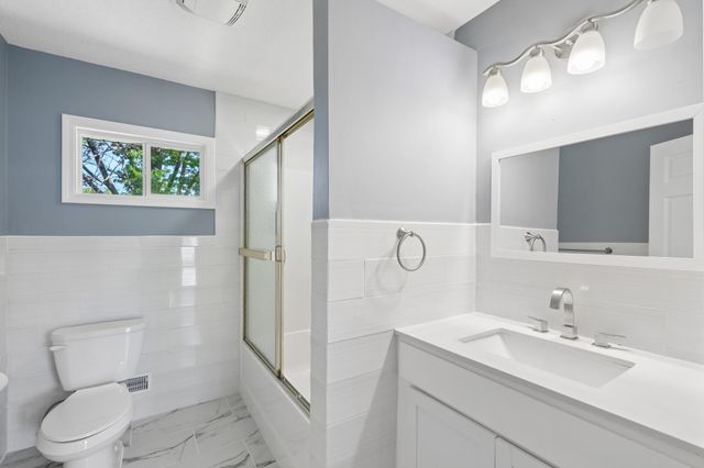 820 7th Avenue E, Shakopee, MN 55379