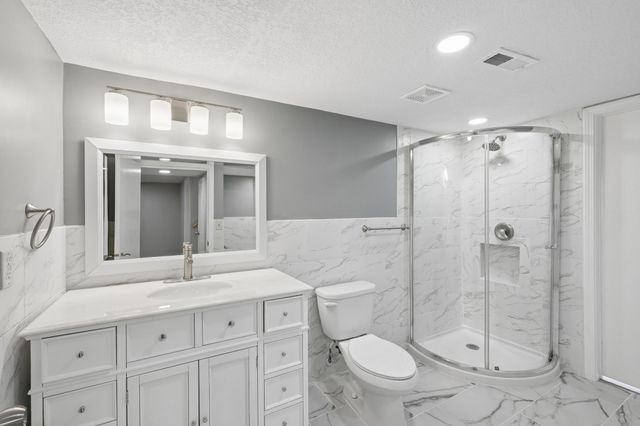 820 7th Avenue E, Shakopee, MN 55379
