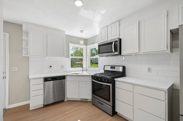 820 7th Avenue E, Shakopee, MN 55379