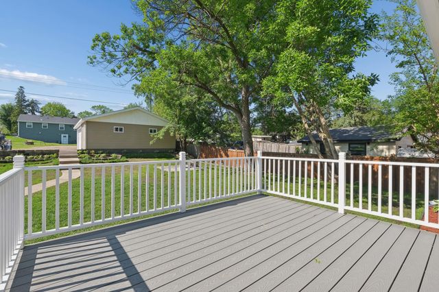 820 7th Avenue E, Shakopee, MN 55379