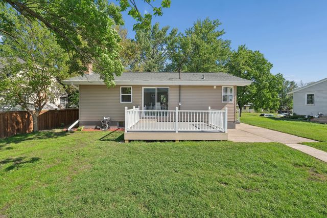 820 7th Avenue E, Shakopee, MN 55379