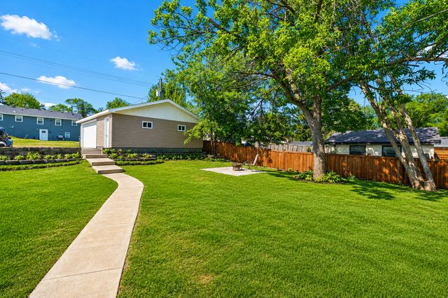 820 7th Avenue E, Shakopee, MN 55379