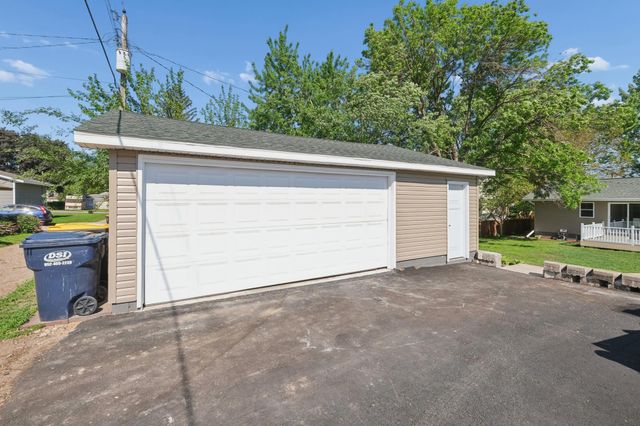 820 7th Avenue E, Shakopee, MN 55379
