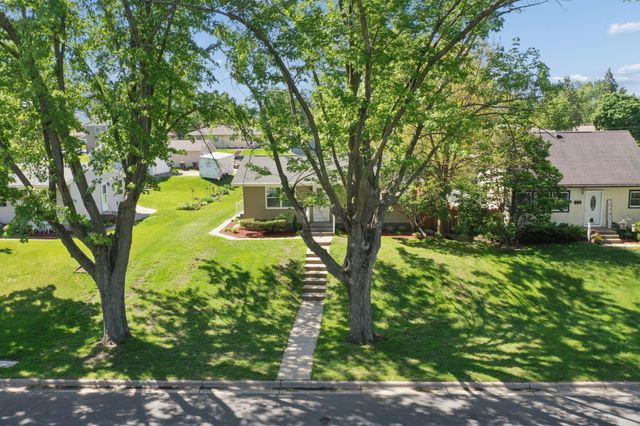820 7th Avenue E, Shakopee, MN 55379