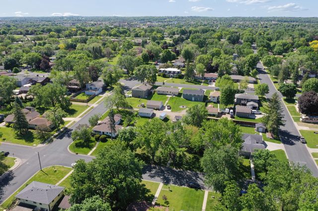 820 7th Avenue E, Shakopee, MN 55379