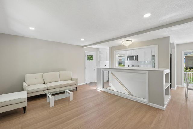 820 7th Avenue E, Shakopee, MN 55379