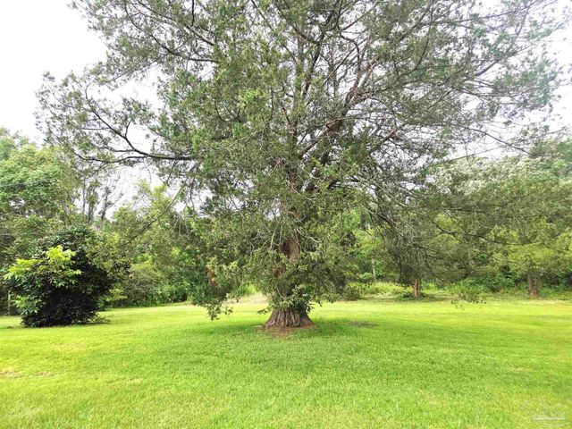 100 Cooper Rd, Cantonment, FL 32533