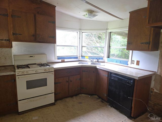 100 Cooper Rd, Cantonment, FL 32533