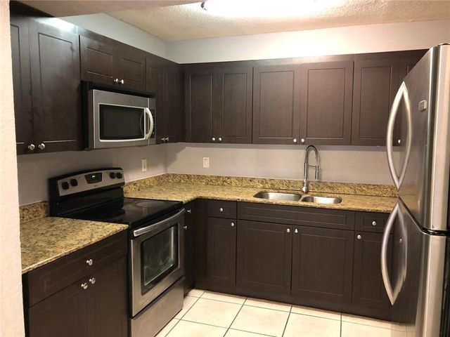 1801 Bayberry Dr 1801, Pembroke Pines, FL 33024