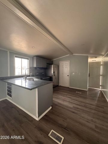 8601 N 71st Avenue 52, Peoria, AZ 85301