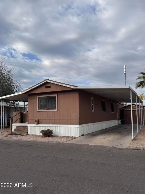 Image 3 of property listing at 8601 N 71st Avenue 52, Glendale, AZ 85301