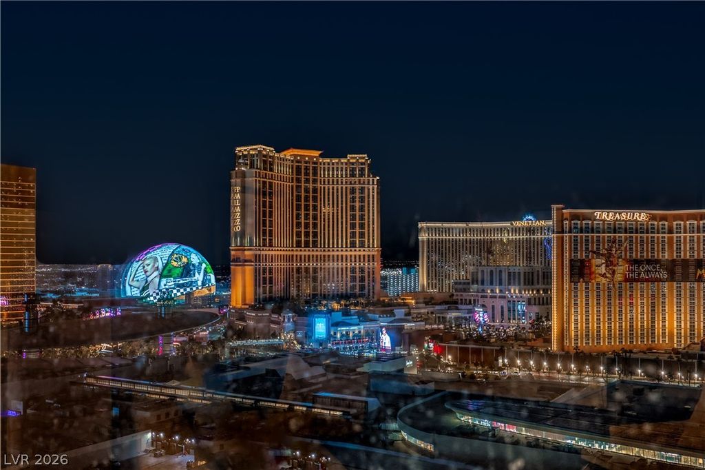 2000 North Fashion Show Drive 2900, Las Vegas, NV 89109 — exterior