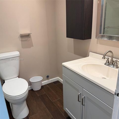 465 Swallow Dr 8, Miami Springs, FL 33166