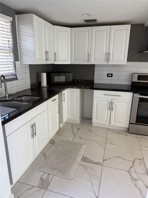 465 Swallow Dr 8, Miami Springs, FL 33166